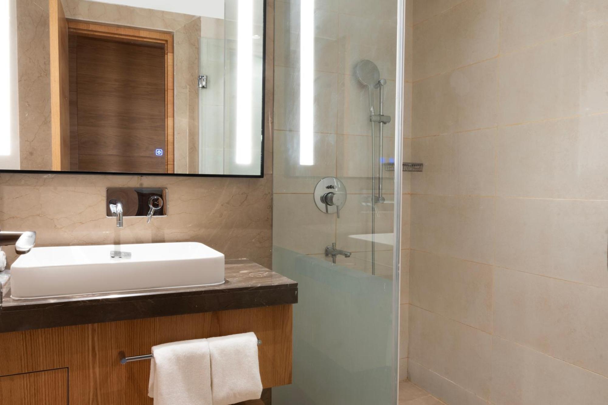 Radisson Hotel Vrindavan Luaran gambar