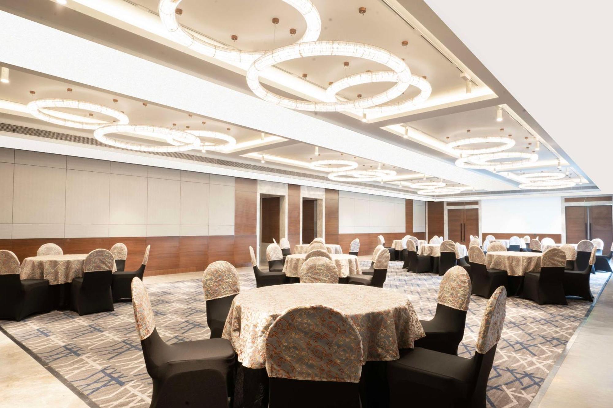 Radisson Hotel Vrindavan Luaran gambar